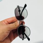 ⁦نظارة شمسية نسائية مع حافظة حماية⁩ - الصورة ⁦5⁩