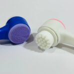 ⁦اداة تنظيف وتقشير الوجه العميق بلطف ، ازالة خلايا الجلد الميتة ، لون عشوائي⁩ - الصورة ⁦2⁩